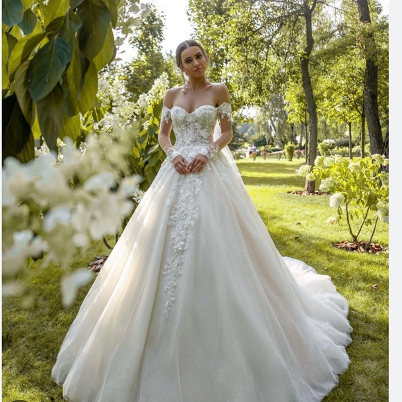 Silviamo wedding dress! - Picture 2 of 4